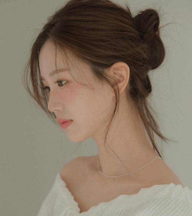 김가현 옆모습 이미지