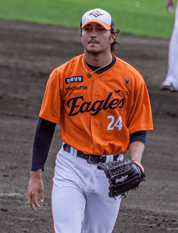 한화-이글스-오웬-투구-모습